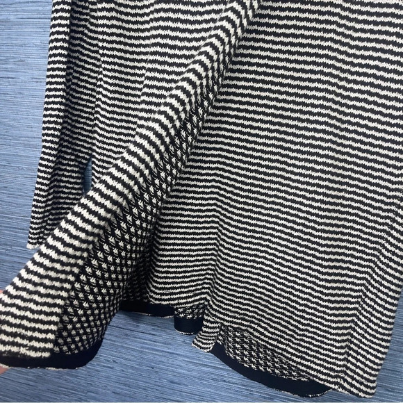 Cabi Fergie Overlapping Turtleneck Sweater Size Small Black White - Picture 6 of 11